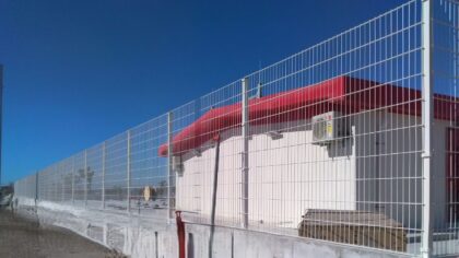 Reja Esencial de doble alambre en el perímetro de una empresa en Apodaca, Nuevo León – REGAMA