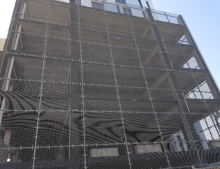 Reja de seguridad de acero anti escalable en estacionamiento elevado de Monterrey – REGAMA