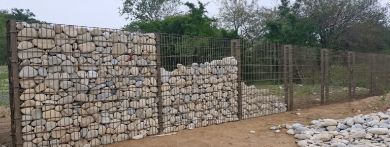 Barda gavión armado y llenado piedra bola color café Valle Venado Santiago Nuevo León – REGAMA