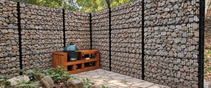 Barda gavión de piedra bola en patio residencial, El Barro, Monterrey, Nuevo León – REGAMA