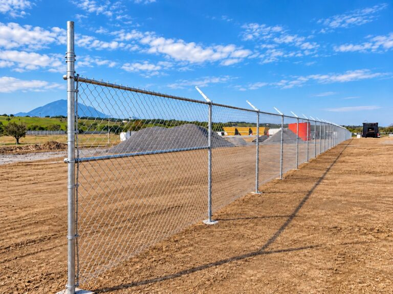 Malla ciclónica en terreno industrial de García, Nuevo León – REGAMA
