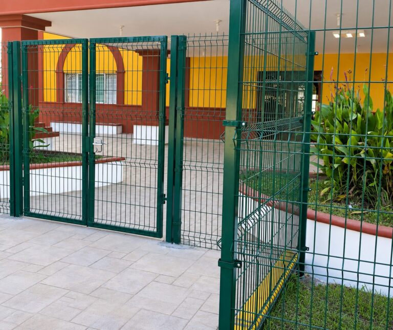 Portón color verde con reja tradicional de acero Pesquería Nuevo León – REGAMA