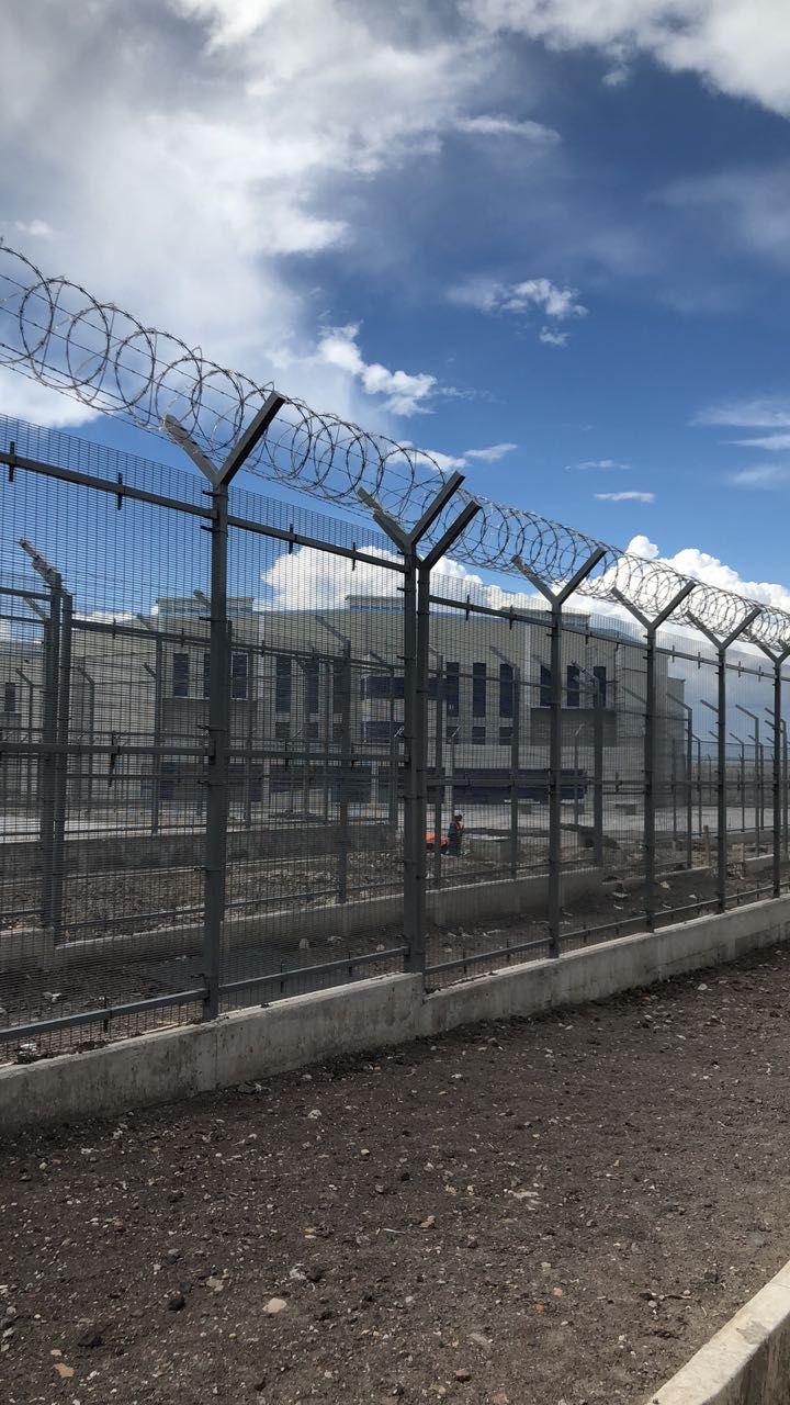 Reja de seguridad concertina perímetro industrial en Monterrey – REGAMA
