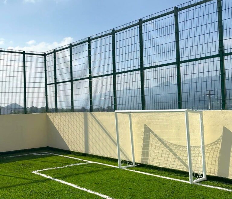 Reja esencial cancha futbol hotel Santiago - REGAMA