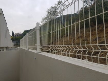 Reja tradicional blanca residencial Monterrey - REGAMA