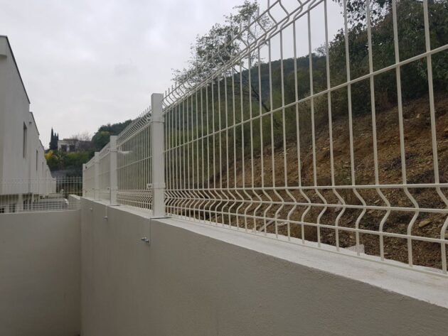 Reja tradicional blanca residencial Monterrey - REGAMA