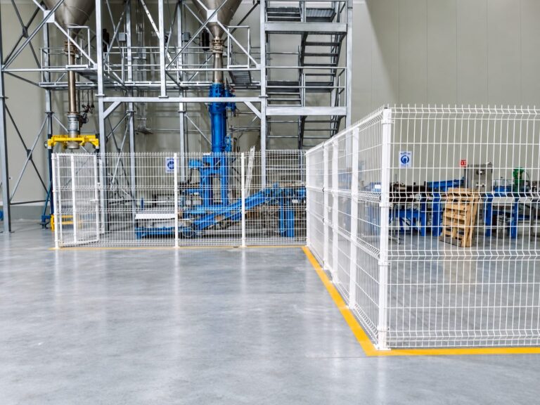 Reja tradicional color blanco seguridad industrial Monterrey Nuevo León – REGAMA
