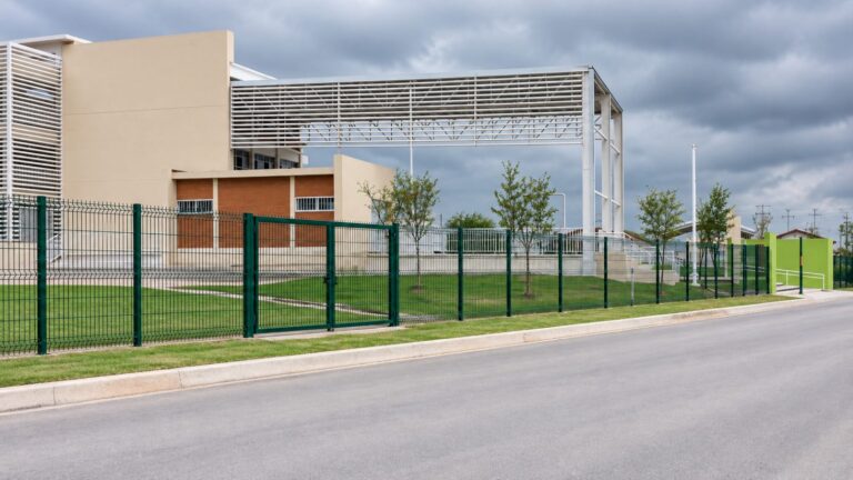 Reja tradicional de acero color verde seguridad escolar secundaria Pesquería Nuevo León – REGAMA